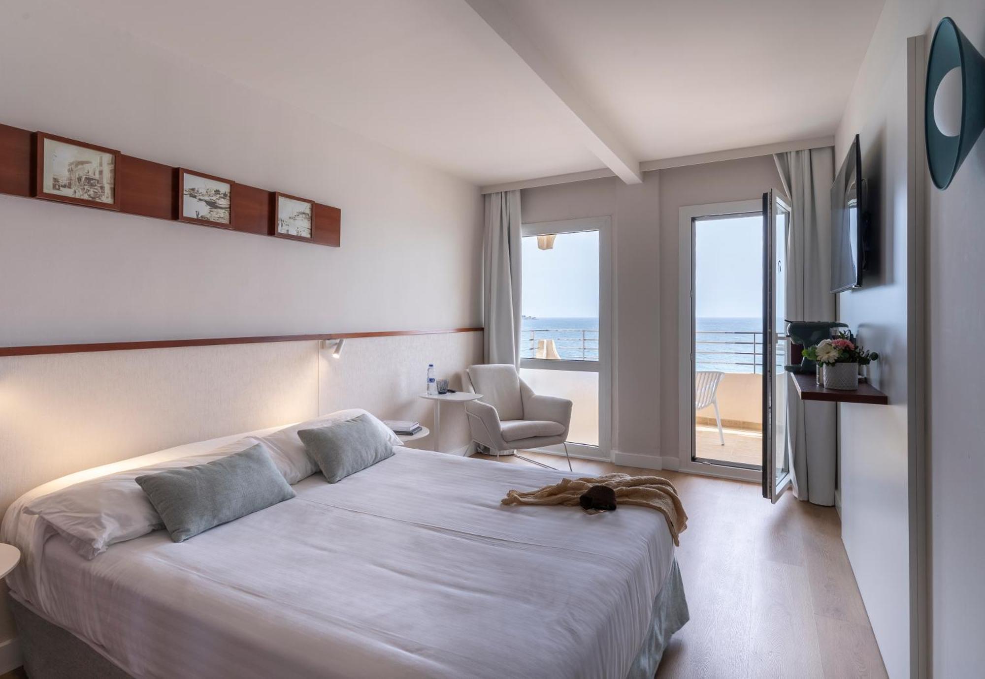 Double or Twin Room with Sea View,1674696730:JPEG