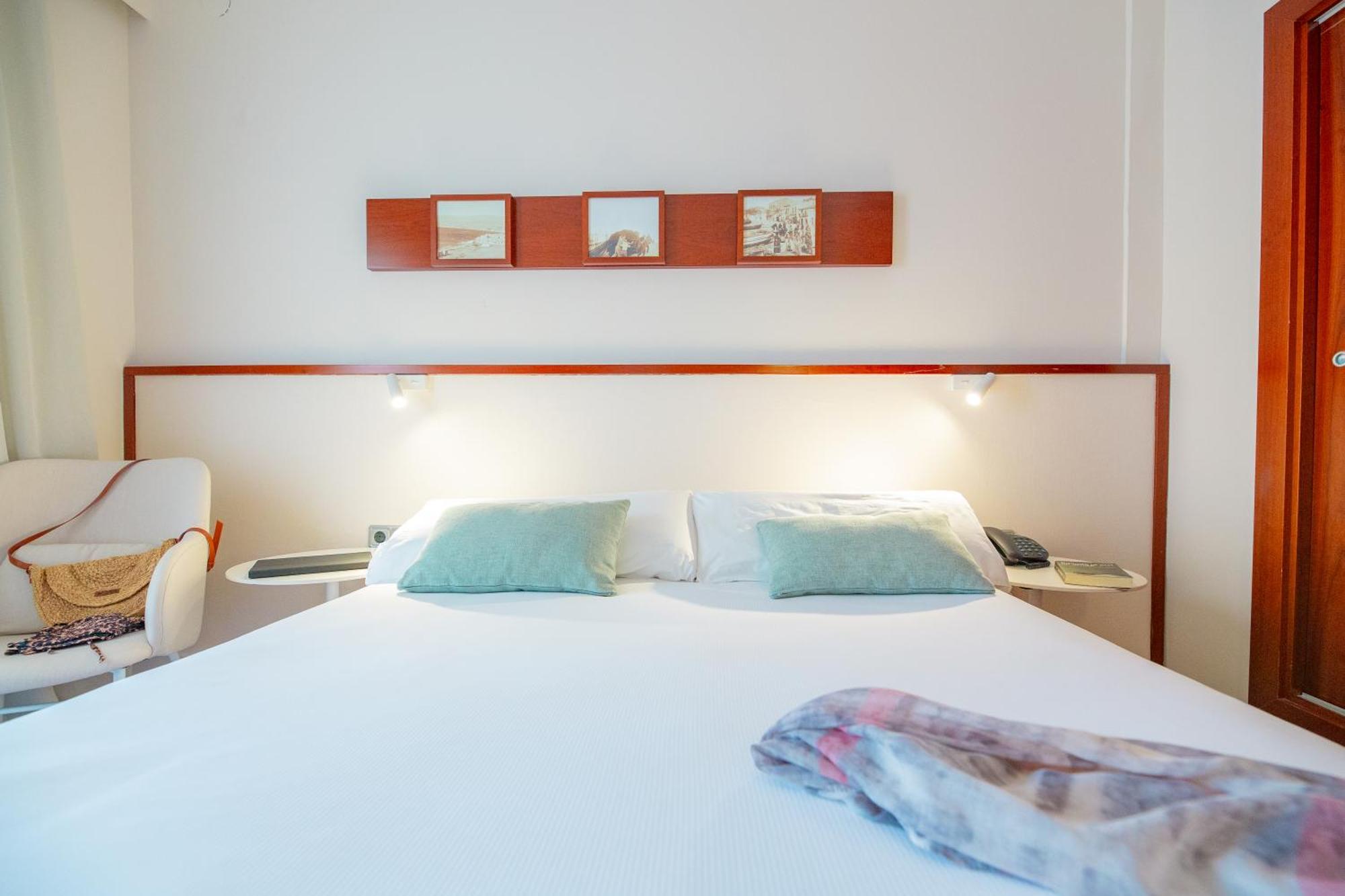 Double or Twin Room Partial Sea View